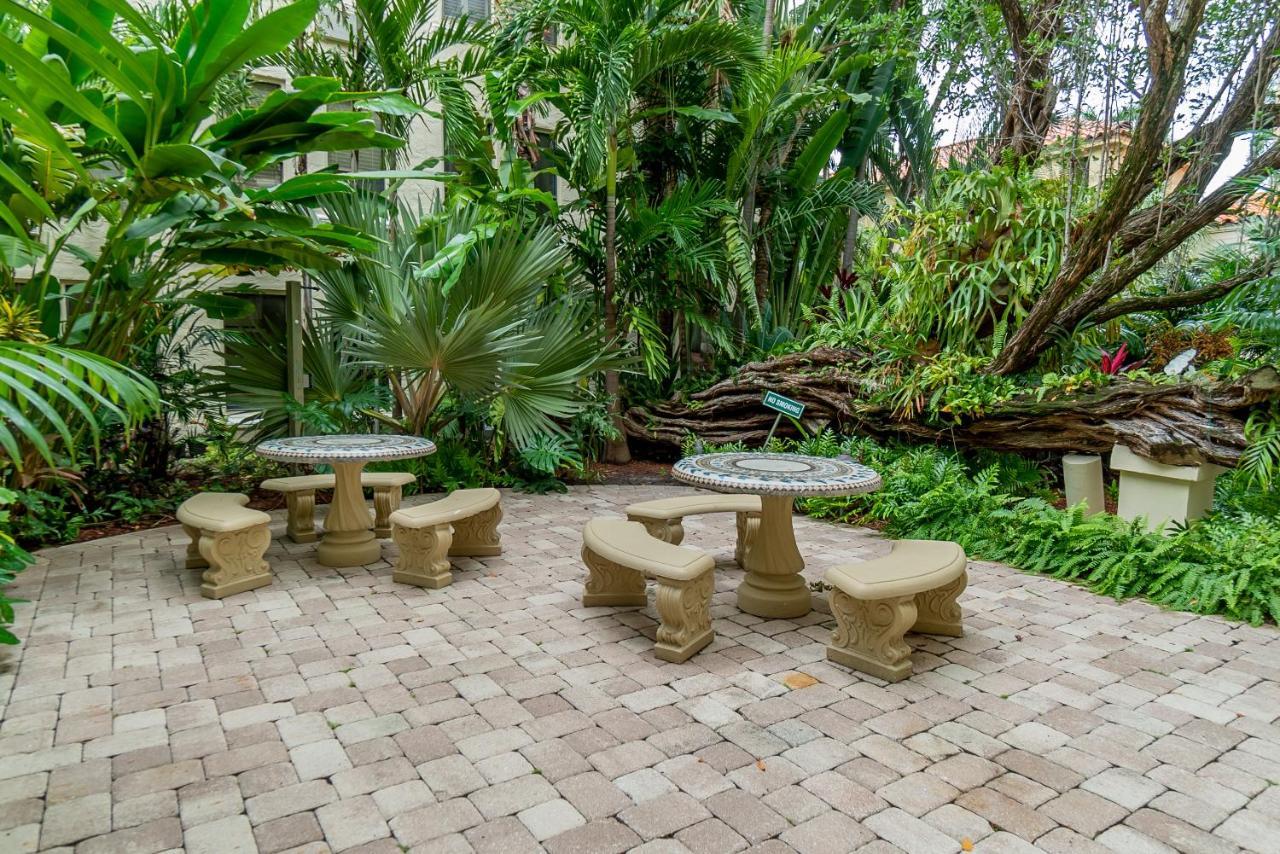 Palm Beach Island Condominiums Bagian luar foto