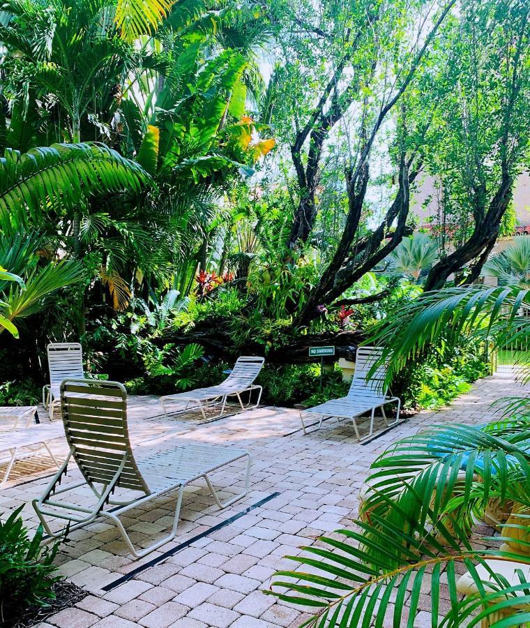 Palm Beach Island Condominiums Bagian luar foto
